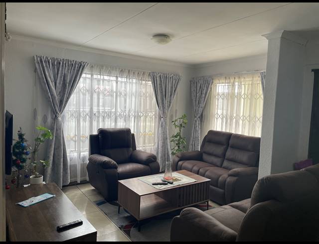 3 BEDROOM FREEHOLD FOR SALE IN SOSHANGUVE VV